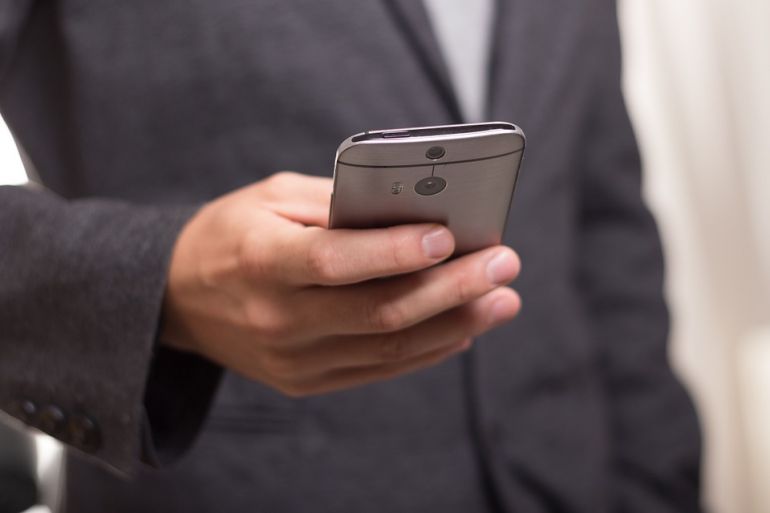Wyniki badania Kaspersky Lab wskazują, że mężczyźni niemal nie mogą wytrzymać bez swoich telefonów.