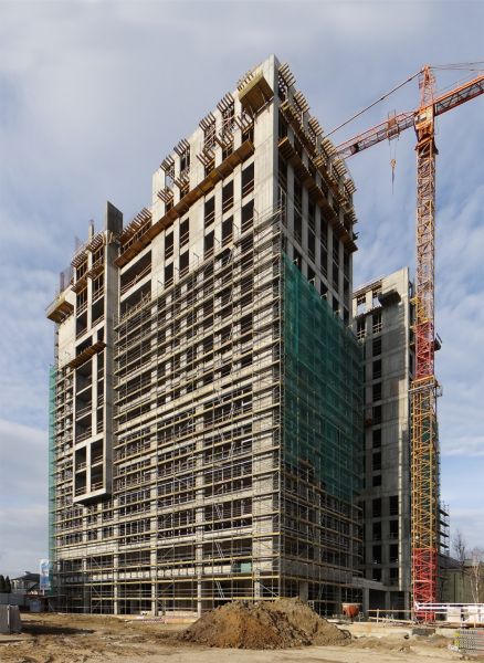  - Na budowie pierwszego SkyRes Warszawska dobiegła już końca realizacja 12 pięter biurowych 