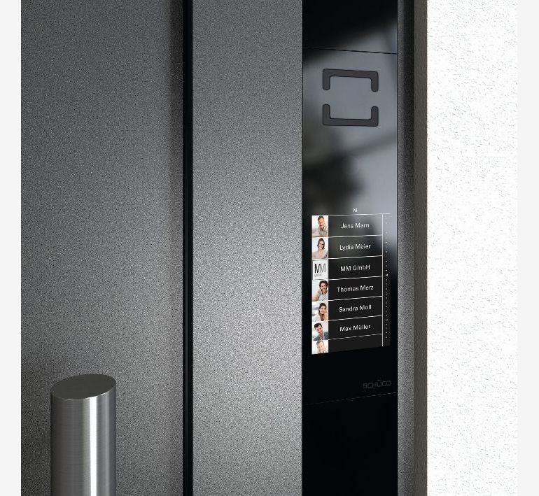 Napęd Schüco TipTronic Simply Smart pozwala na bezgłośnie otwieranie elementów okiennych i drzwiowych, fot. Schüco