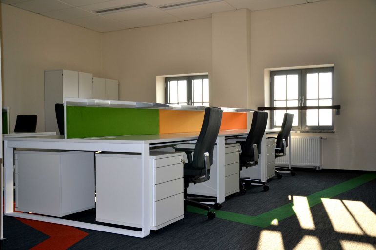Example of arrangement of office space photo Balma