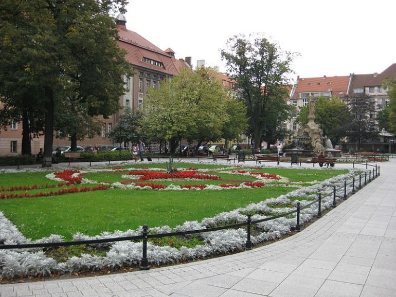 Plac Daszyńskiego w Opolu, fot. Daviidos, © Źródło: http://pl.wikipedia.org/wiki/Opole, licencja: [CC-BY-SA 3.0 Deed]