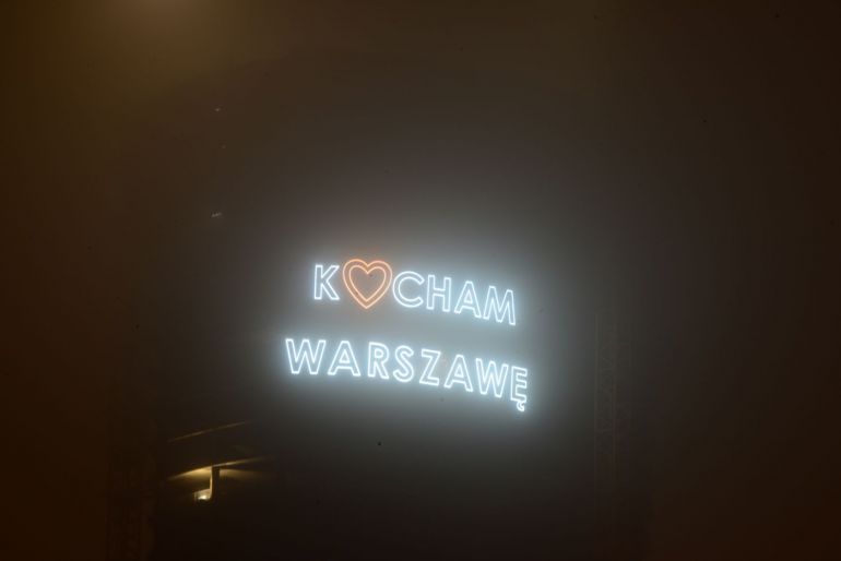 Napis "Kocham Warszawę" na wieżowcu Warsaw Spire