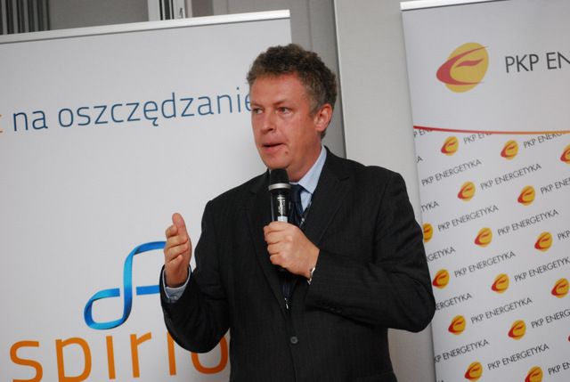  - dr Bartłomiej Śliwiński i jego prezentacja VI raportu na temat branży FM w Polsce – potencjał rynku, jego rozwój i charakterystyka działania.