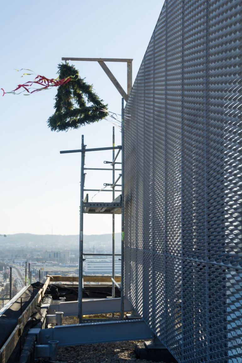 Topping-out of Olivia Six building