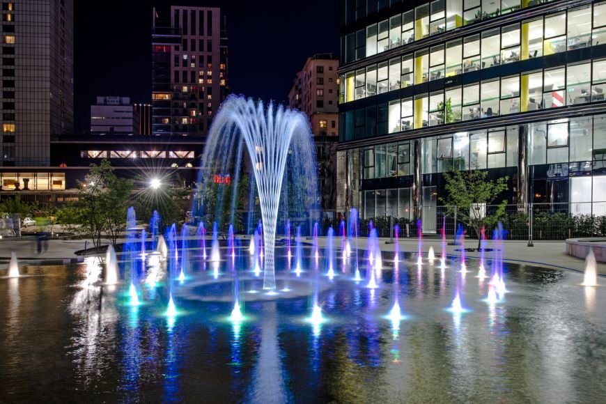  - Fountain with backlighted streams of different size