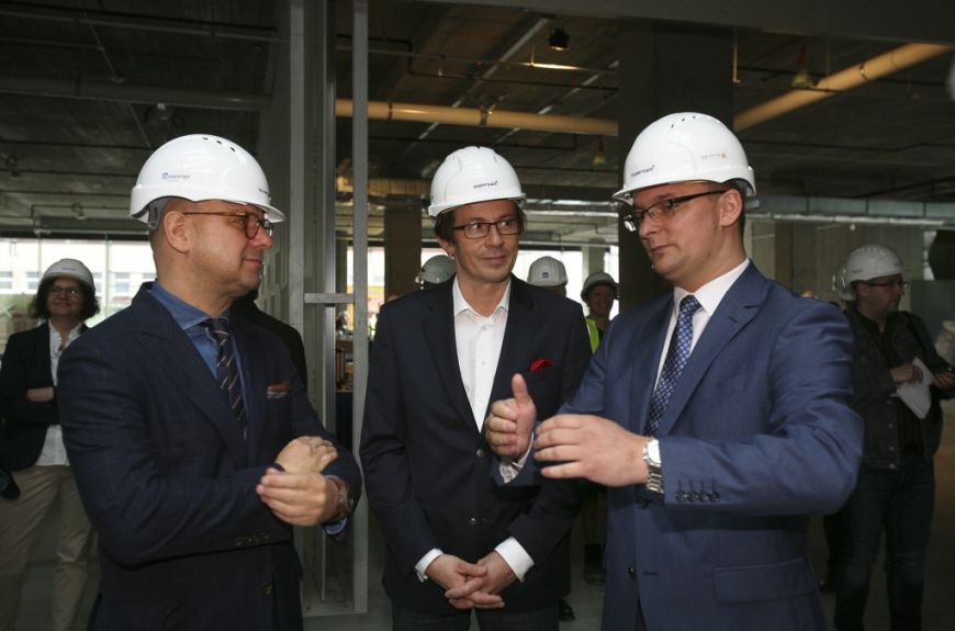  - Od lewej: Przemysław Krych, Prezes Griffin Real Estate Tomasz Konior, Główny Projektant, Konior Studio Marcin Krupa, Prezydent Miasta Katowice
