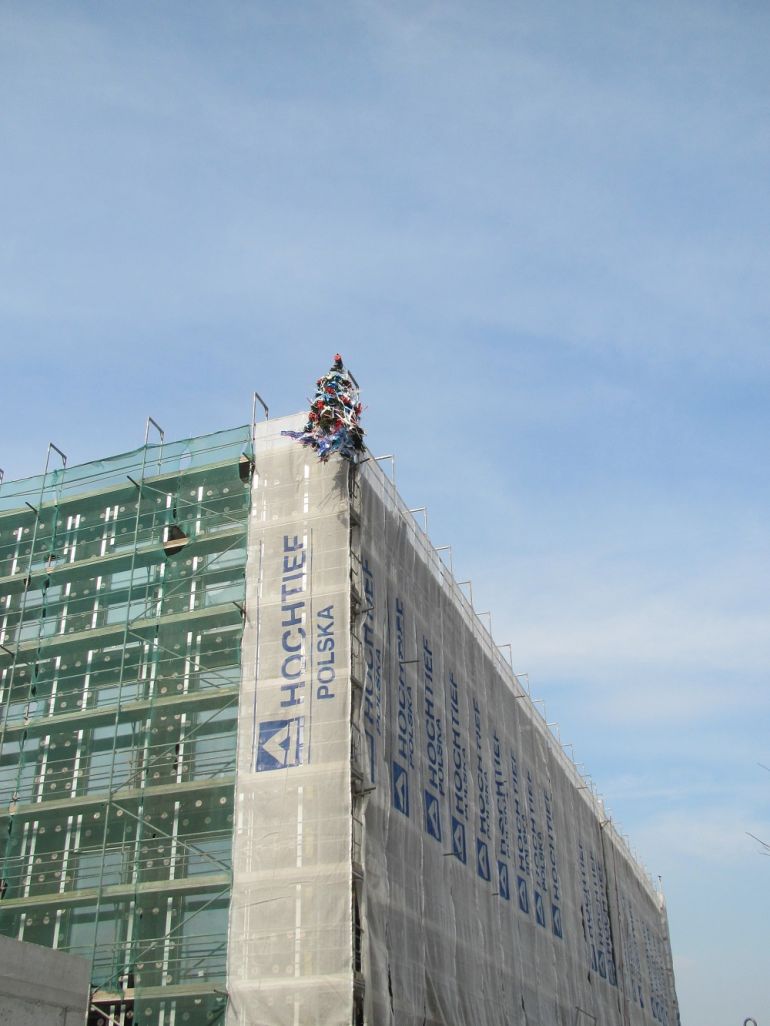 Perch hung on Lobos Czyżyny Office Center