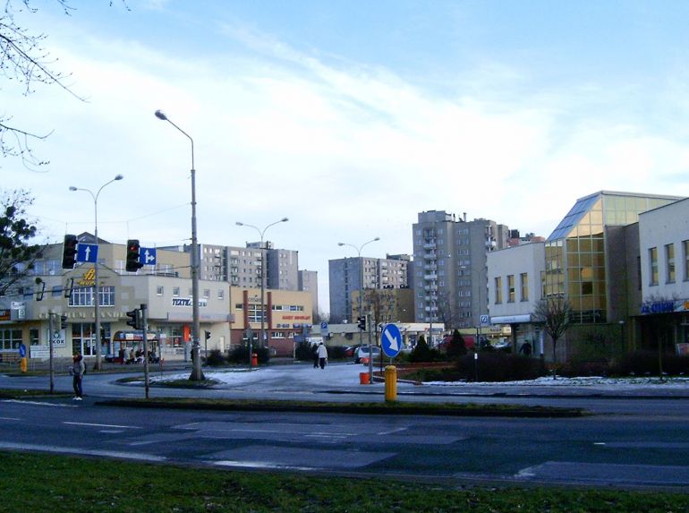 Jan Paweł II Avenue in Kędzierzyn-Koźle, pic Gedeon07 (license CC BY-SA 3.0 on the basis of Wikimedia Commons - https://commons.wikimedia.org/wiki/File:Kedzierzyn-Kozle_-_aleje_JPII.jpg#/media/File:Kedzierzyn-Kozle_-_aleje_JPII.jpg)