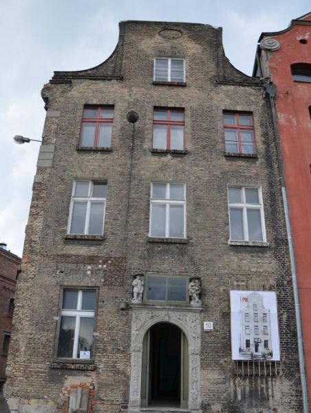  - Obecny stan kamienicy Rycerska 10, źródło: rycerska10.pl