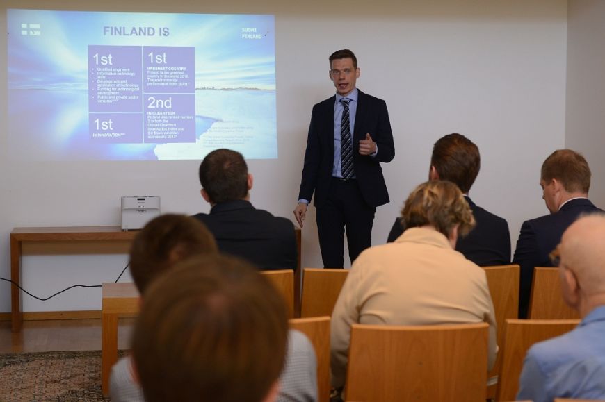  - Petri Lintumäki podczas prezentacji fińskich technologii high-performance buildings