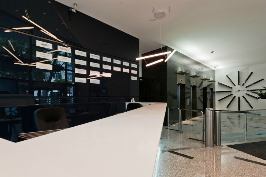  - Strefa wejściowa w budynku Wspólna 47/49, realizacja Interbiuro