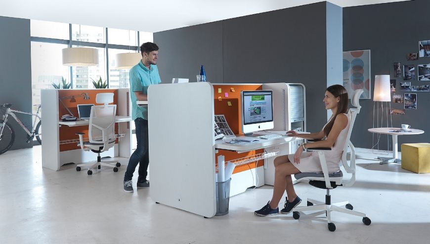  - Stand Up system enables quick and easy regulation of a desktop