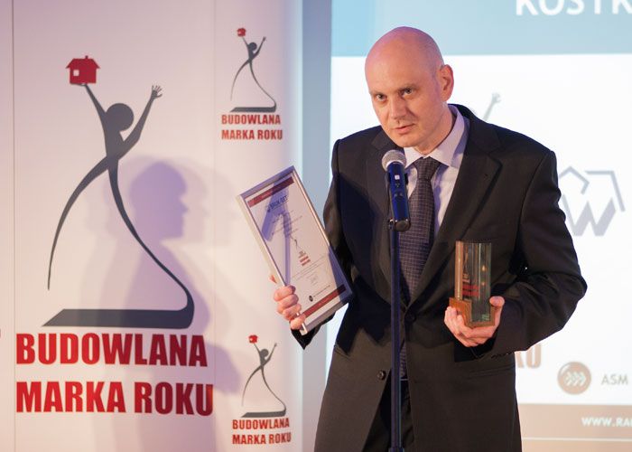  - Jarosław Kwaśniak z Brązową Budowlaną Marką Roku 2014 dla marki Bruk-Bet w kategorii kostka brukowa