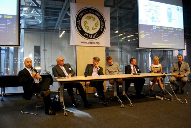  - Atendees of a panel: Multi-criteria systems evaluating buildings as an instrument of market's transformation