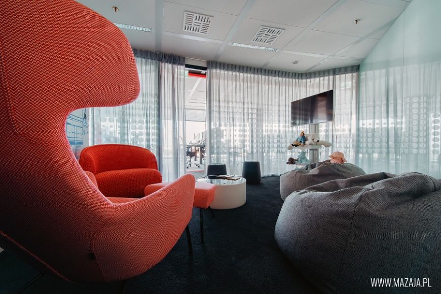  - Employees of the consulting department of JLL moved into a new registered office in Warsaw Spire in May this year