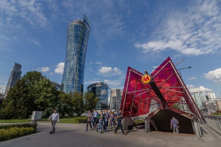 Kompleks biurowy Warsaw Spire znajduje się w pobliżu Ronda Daszyńskiego