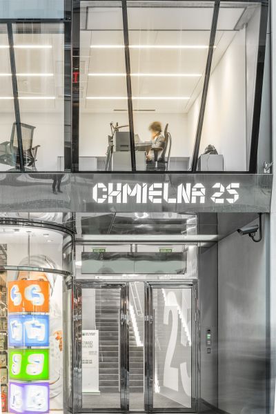  - Obiekt oferuje 4500 mkw. biur oraz 1800 mkw. powierzchni handlowej