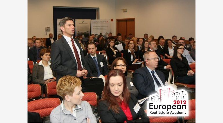 Na zdjęciu: uczestnicy VIII Forum Facility Management & Property Management