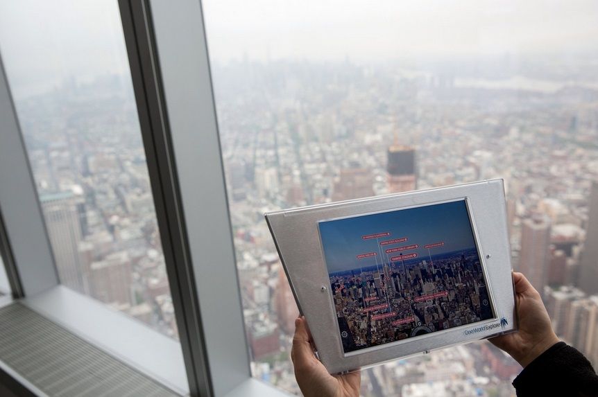 - Zwiedzający mogą wypożyczyć tablet, na którym dokładnie opisane są poszczególne punkty panoramy, fot. Michael Appleton, The New York Times