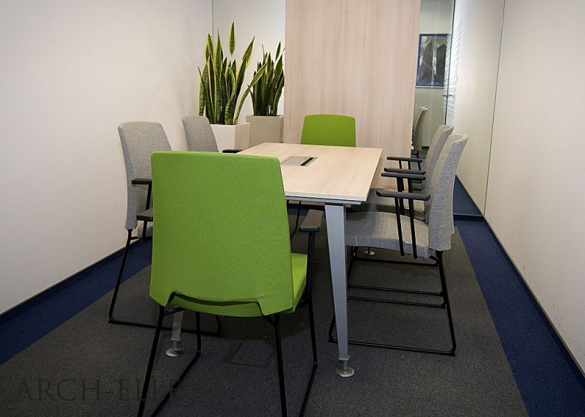  - Resista small conference room with mirrors.