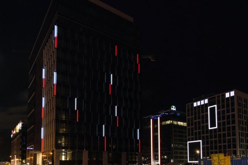  - Olivia Business Centre - iluminacja z okazji 1-3 maja