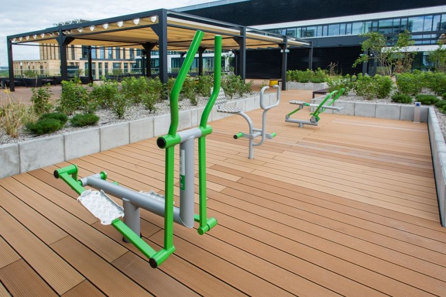  - There are places for work, relaxation and physical activity in the outdoor fitness part on the partially covered terrace
