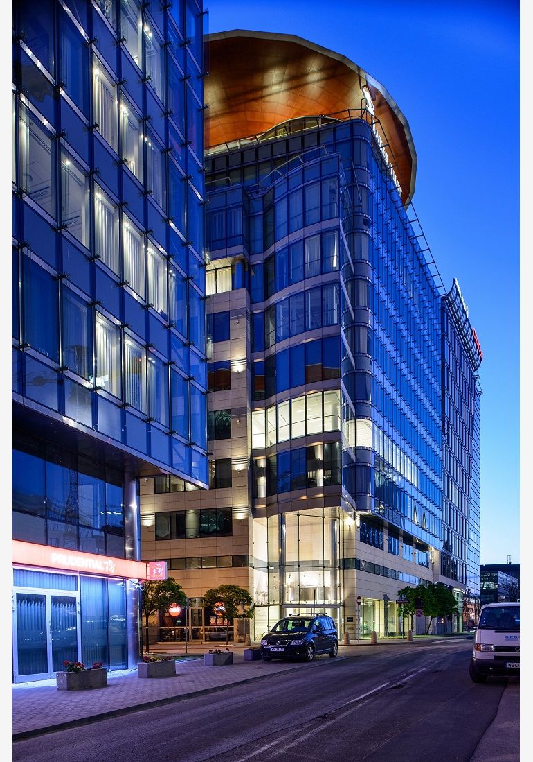 Biurowiec Crown Tower