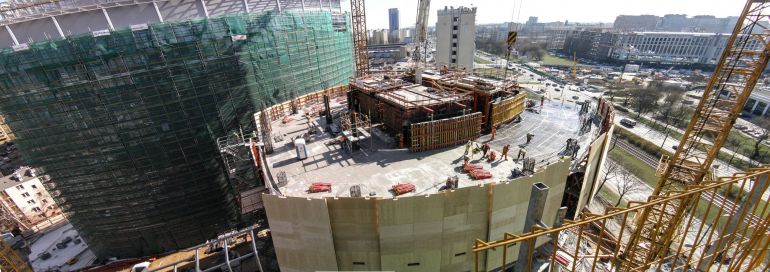 Już niedługo ukończona zostanie elewacja budynku B w kompleksie Warsaw Spire