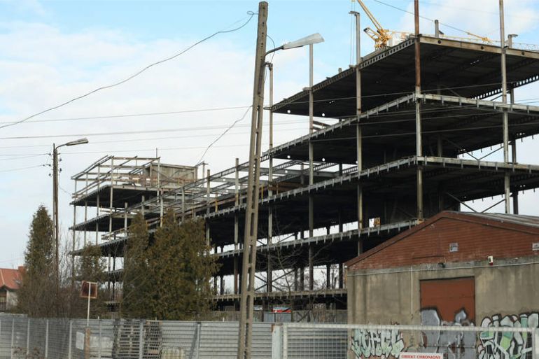 Unfinished office at Bielany Junction, pic Tomasz Hołod, source: gazetawroclawska.pl