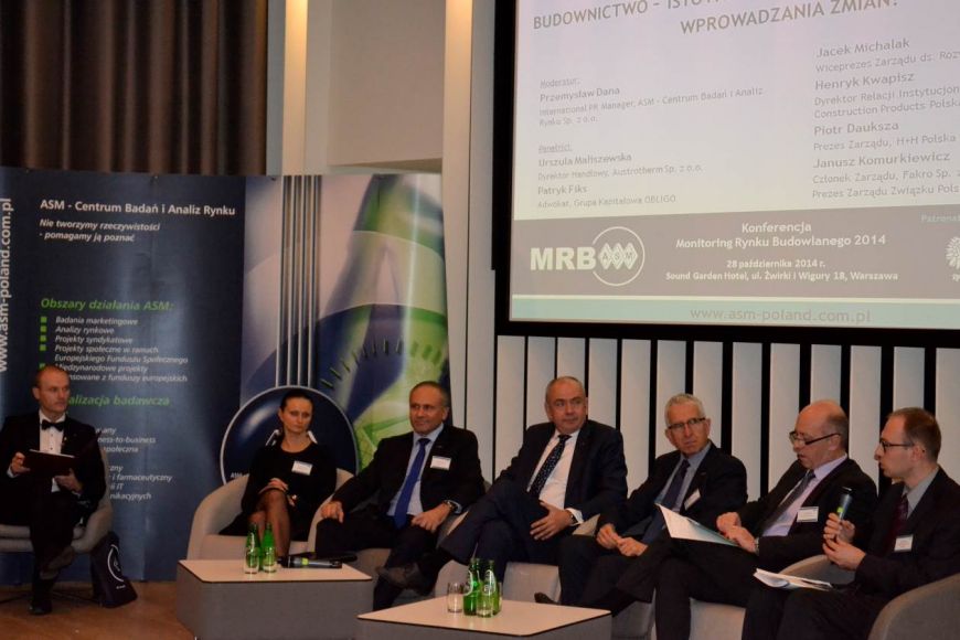  - In discussion board, led by Przemysław Dana, took part: Urszula Maliszewska (Commercial Director, Austrotherm), Janusz Komurkiewcz (chairman of the board, Fakro), Jacek Michalak (vice-chairman of the board for development, Atlas), Henryk Kwapisz (Public A