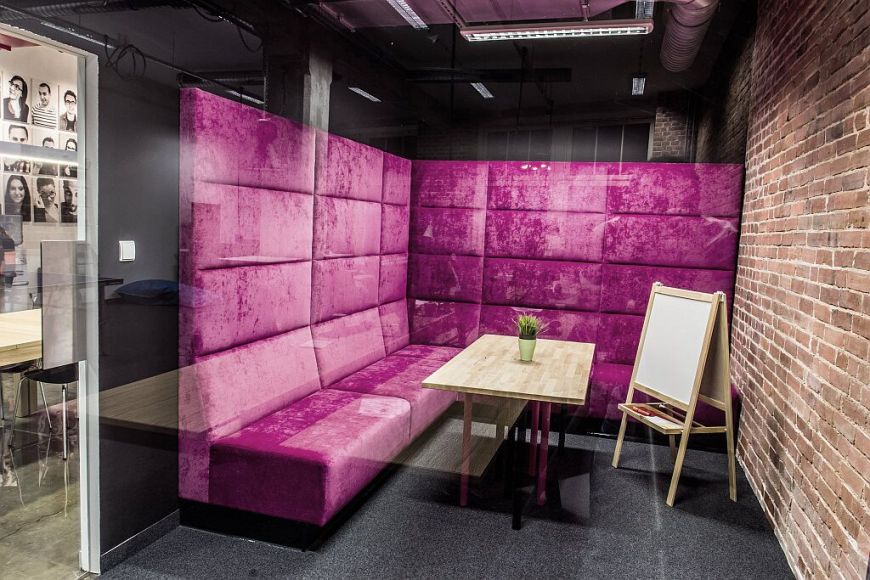  - Pink sofa in a conference room, PIXERS
