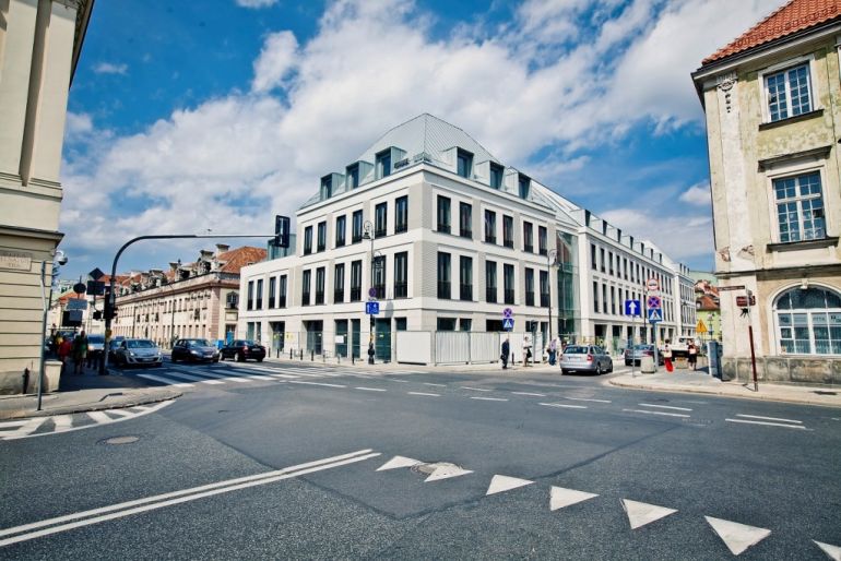 Plac Zamkowy – Business with Heritage – view from Podwale Street