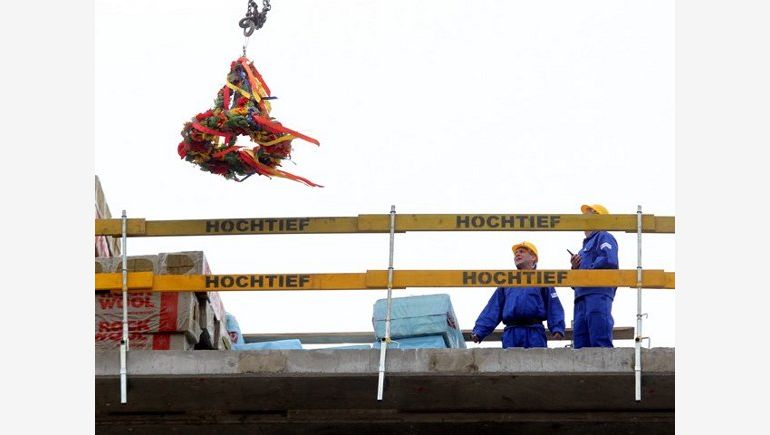 On the picture: suspension of the topping out over the buildings of Business Garden in Warsaw.