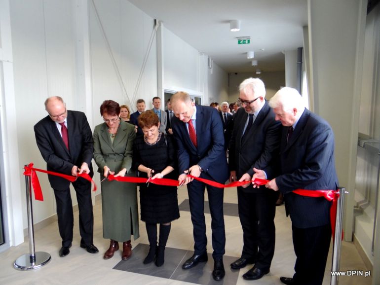 A ceremonial ribbon-cutting at the opening of the Lower Silesian Innovation and Science Park, photography by DPIN