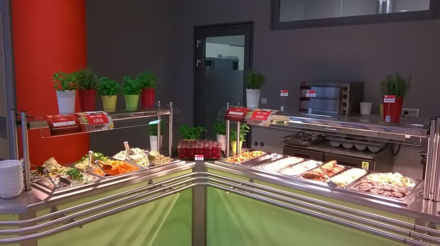  - W ofercie restauracji znajduje się jedzenie na wagę