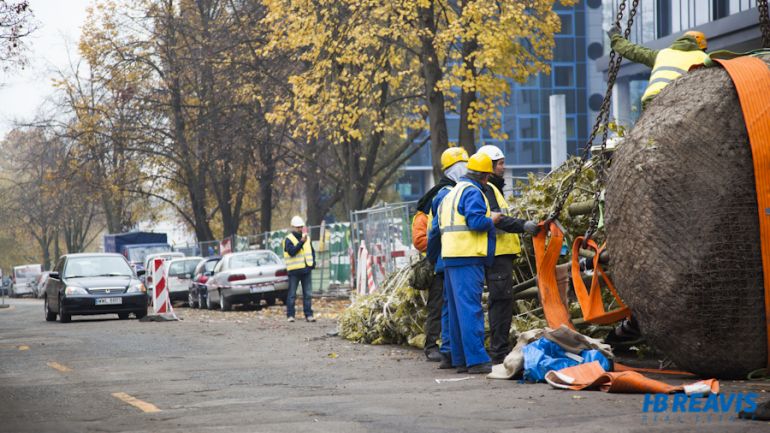 Niezbędne było sprowadzenie na teren inwestycji specjalistycznego dźwigu – DEMAG AC 350.