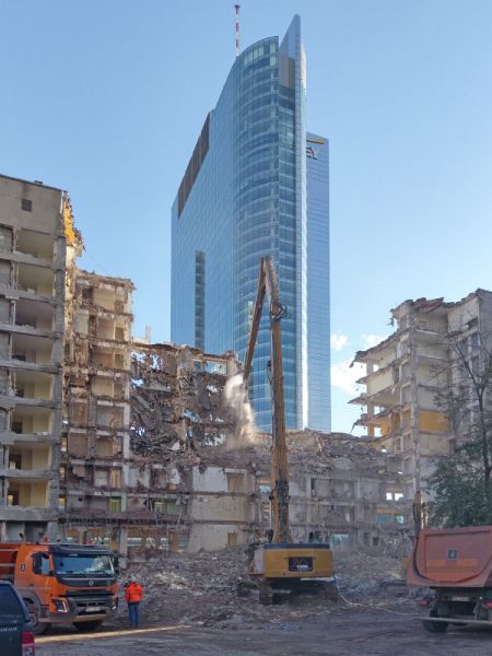  - Rozbiórka 10-piętrowego budynku przy ul. Świętokrzyskiej 36 w Warszawie