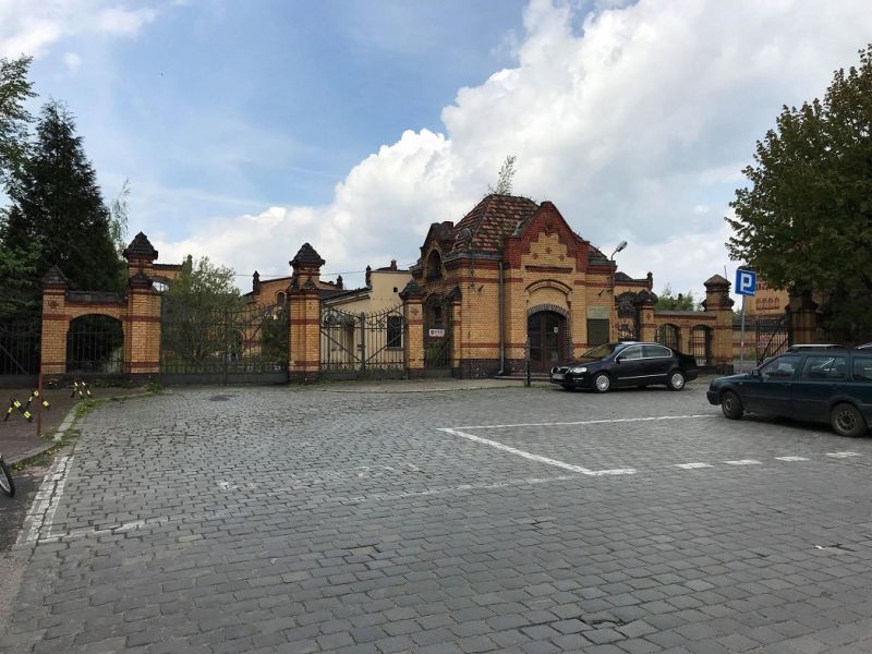  - Nieruchomość położona jest w północnej części centrum Poznania w obrębie ulic Garbary, Grochowe Łąki i Północnej