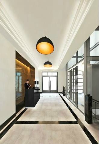  - Lobby in Piękna 19, source: brochocki.pl