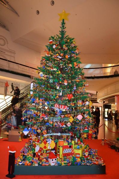  - Christmas tree made from Lego in Łódź Manufaktura