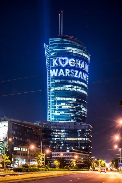  - Napis "Kocham Warszawę" na biurowcu Warsaw Spire