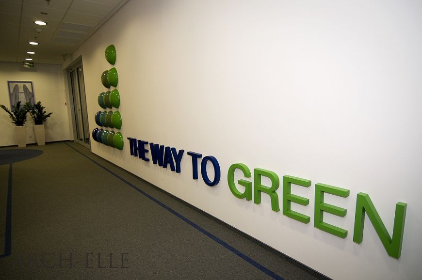  - Główna inspiracja projektu - kampania "The Way to Green", jednocześnie będąca przykuwającym wzrok elementem dekoracyjnym. 