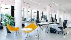 Nowe trendy w tworzeniu przestrzeni biurowych – jak dziś aranżuje się miejsca pracy?