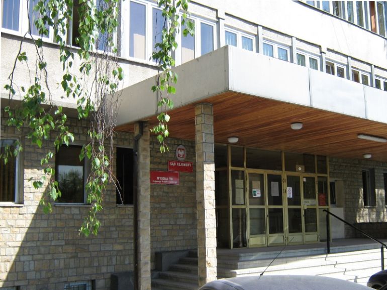 One of the foregoing headquarters of the District Court in Toruń which is located at Młodzieżowa 31 Street