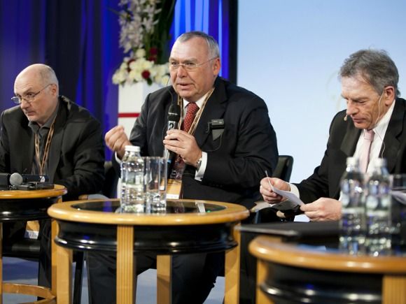  - In the middle, Alfred Gusenbauer during a discussion panel