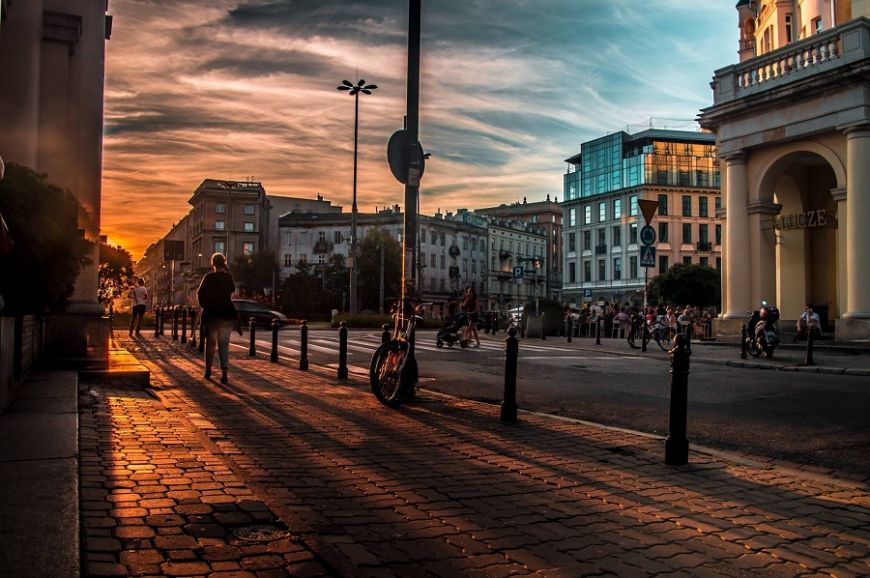  - Renaissance Building at Plac Zbawiciela (Savior Square) in Warsaw is commissioned after thorough renovation and revitalization of elevation (pic press materials)